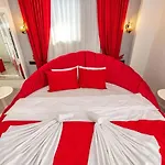 Olive Oyl - With Private Pool For 6 People In Hisaronue Φετιγιέ