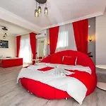 Olive Oyl - With Private Pool For 6 People In Hisaronue Φετιγιέ