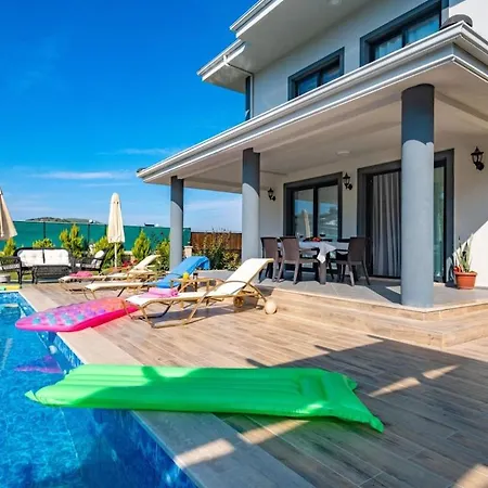 Olive Oyl - With Private Pool For 6 People In Hisaronue וילה