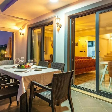 Olive Oyl - With Private Pool For 6 People In Hisaronue *