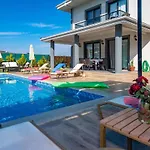 Vila Olive Oyl - With Private Pool For 6 People In Hisaronue