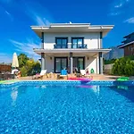 Vila Olive Oyl - With Private Pool For 6 People In Hisaronue Fethiye
