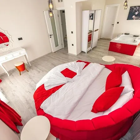 Olive Oyl - With Private Pool For 6 People In Hisaronue 别墅 *