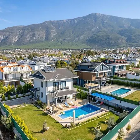 Olive Oyl - With Private Pool For 6 People In Hisaronue Vila