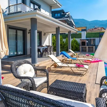 Olive Oyl - With Private Pool For 6 People In Hisaronue Φετιγιέ