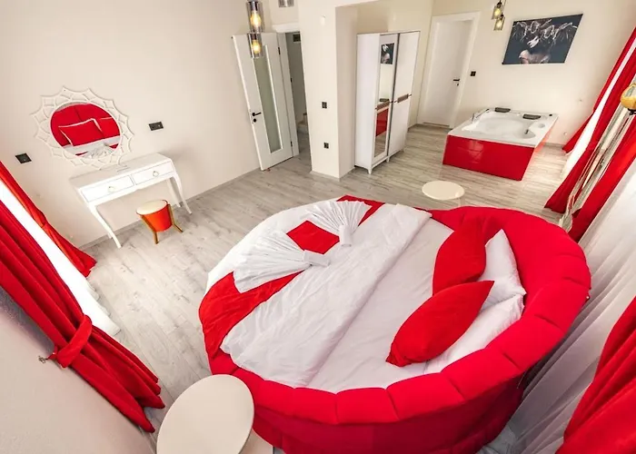 Olive Oyl - With Private Pool For 6 People In Hisaronue Villa *