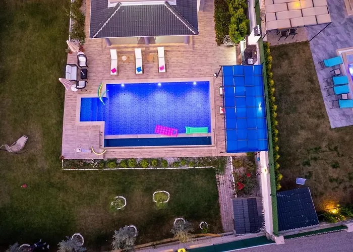 Olive Oyl - With Private Pool For 6 People In Hisaronue Villa *