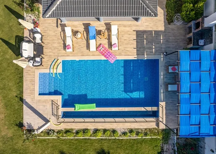 Villa Olive Oyl - With Private Pool For 6 People In Hisaronue *